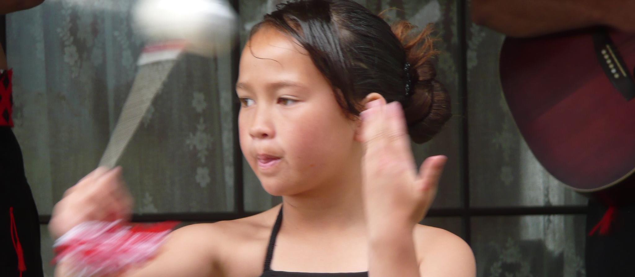 Māori girl, kapa haka, poi [credit:Seth Mazow, 2007]