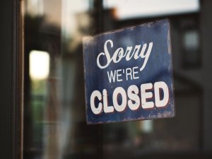 closed sign CR Tim Mossholder on Unsplash