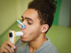 Man using spirometer