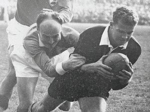 Don McKay scoring a try