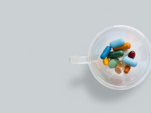 Cancer treatment pills [Image: Adam Nieścioruk on Unsplash]
